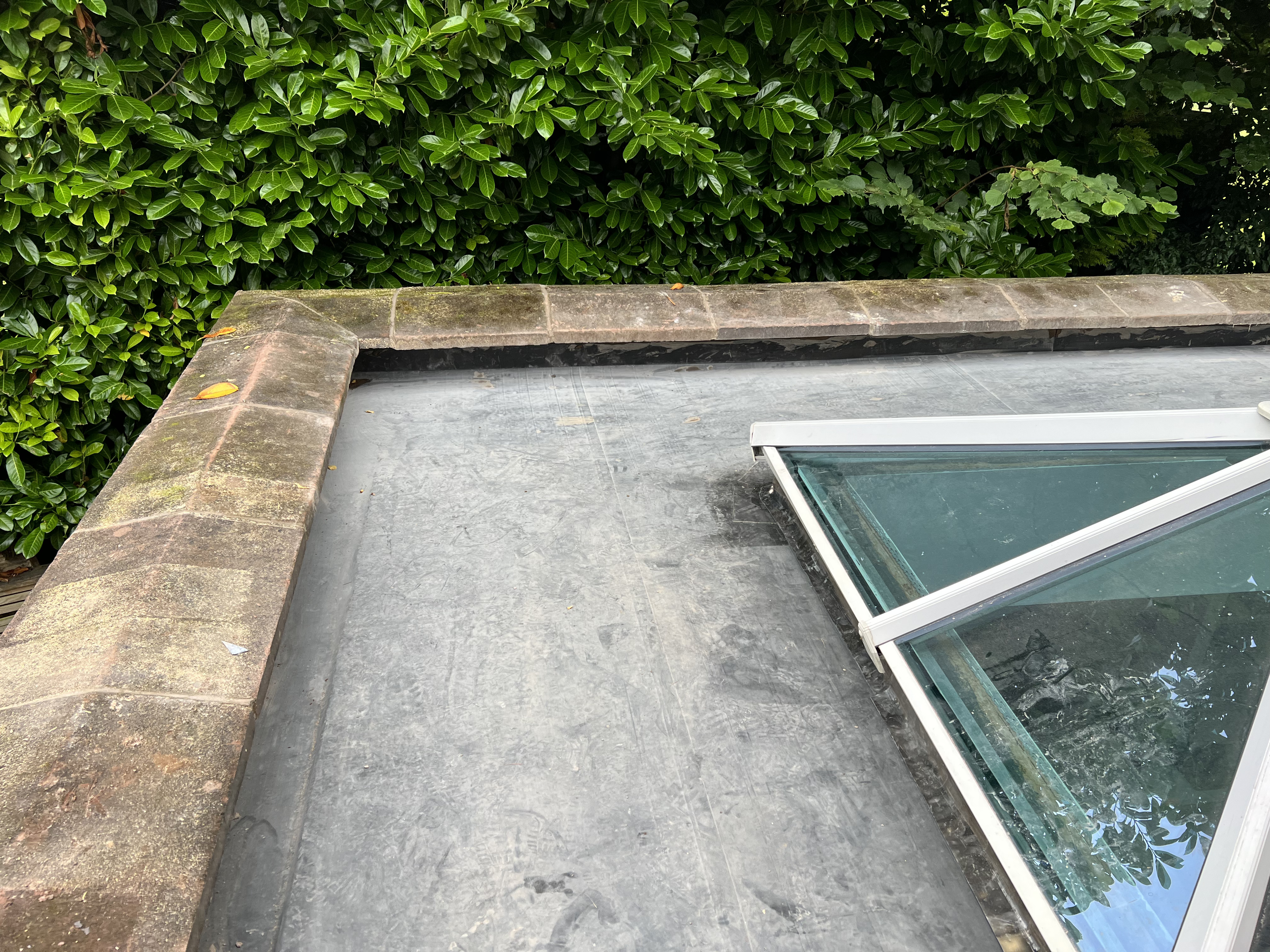 EPDM rubber flat roofing membrane installation